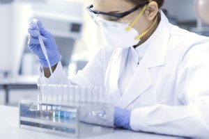 ¿Qué es el ácido sulfúrico? Propiedades, beneficios y precauciones