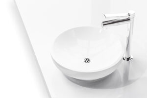 ¿Cómo aplicar esmalte para cerámica en superficies inclinadas?