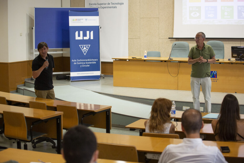 El Profesor Santiago Luis imparte la conferencia “Química Verde: un camino al éxito"