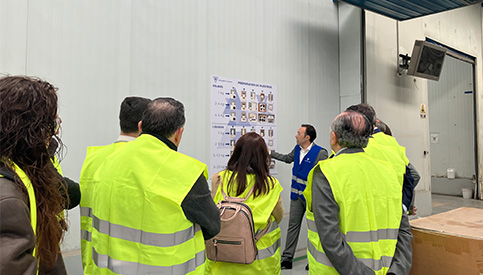 Carlos Vivas muestra las instalaciones de Zschimmer & Schwarz España en el Safety Day