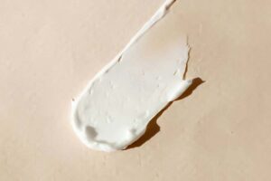 El impacto de los emolientes en la textura de un cosmético