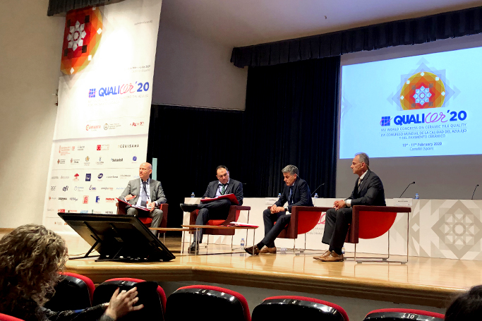 Cuatro empresarios del sector cerámico debaten sobre un escenario de Qualicer 2020, en la Cámara de Comercio de Castellón