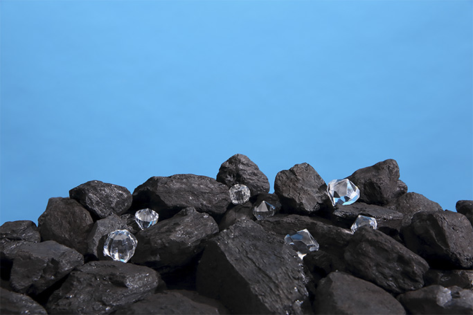 Diferentes formas del carbono, como el carbón y el diamante