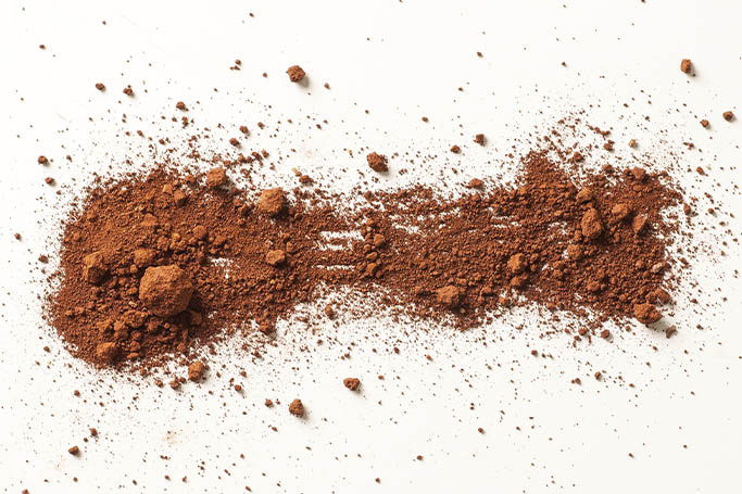 Montón de arcilla roja para producir materiales ceramicos