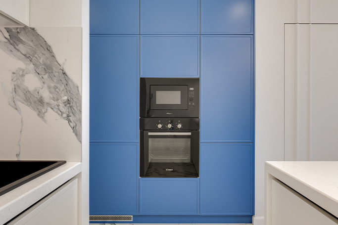 Funcionamiento de un microondas para calentar la comida