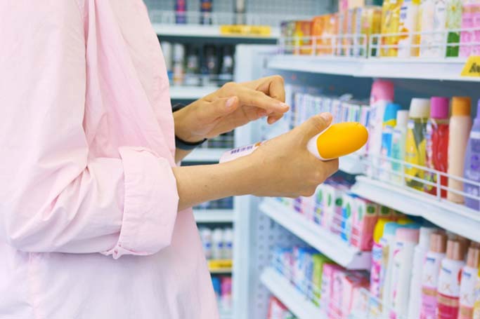 El listado de alérgenos cosméticos aparece en las etiquetas de los cosméticos